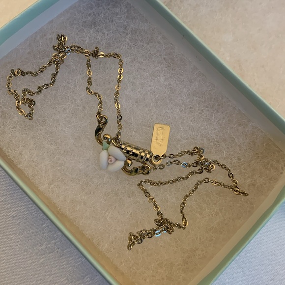 1928 Jewelry Necklace Fine Chain & Pale Porcelain Rose; 15” with original box - Picture 5 of 12